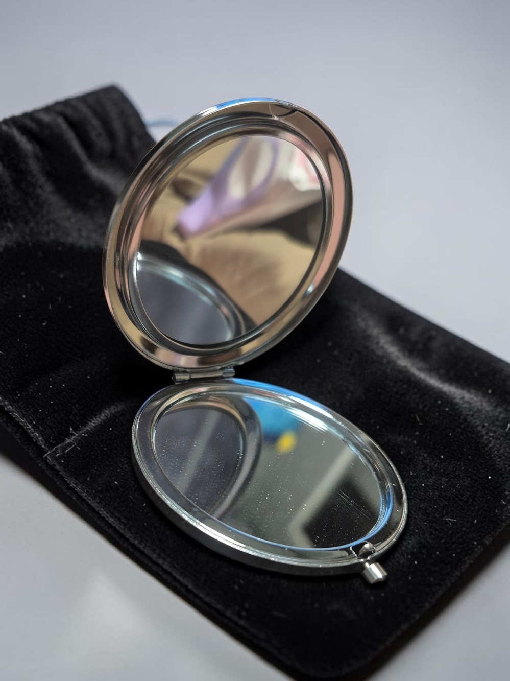 Compact Round Folding Rhinstone Hand Mirrors- Magnifying NWT Includes Velvet Bag - Picture 4 of 7